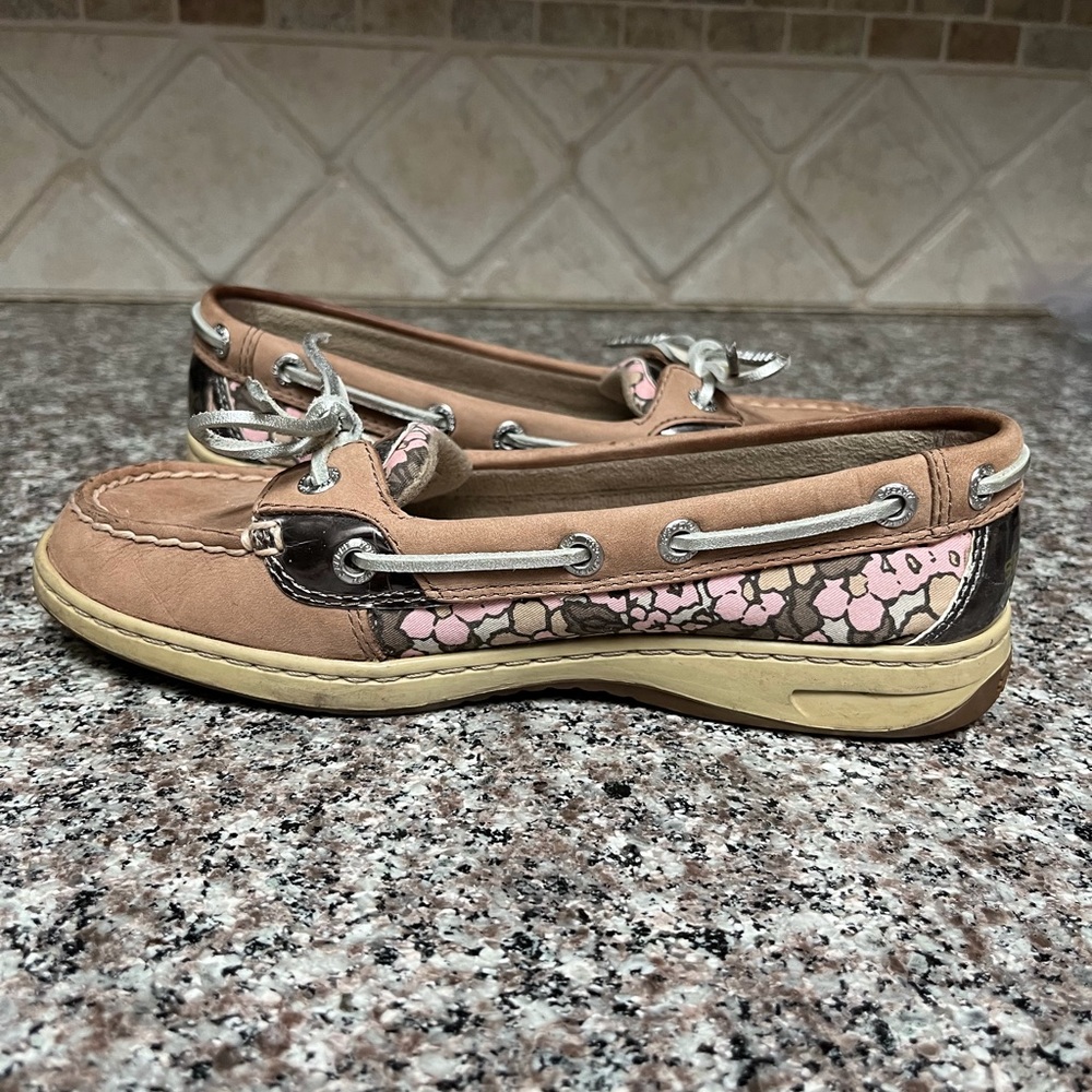 Sperry Angelfish leather boat shoes size 5.5. Tan with silver and floral trim.